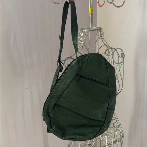Rare Sling backpack bag Green Leather Crossbody - immaculate, never used - Picture 9 of 9